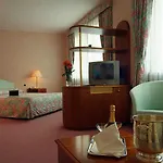 Du Cheval Blanc Hotel 4*