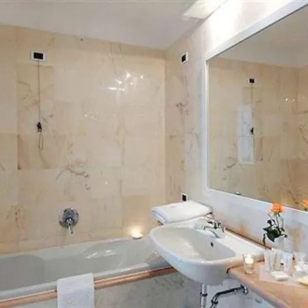 Ξενοδοχείο Du Cheval Blanc 4*