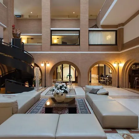 Du Cheval Blanc Hotel 4*