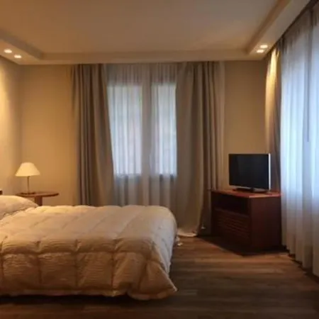 Du Cheval Blanc Ξενοδοχείο 4*