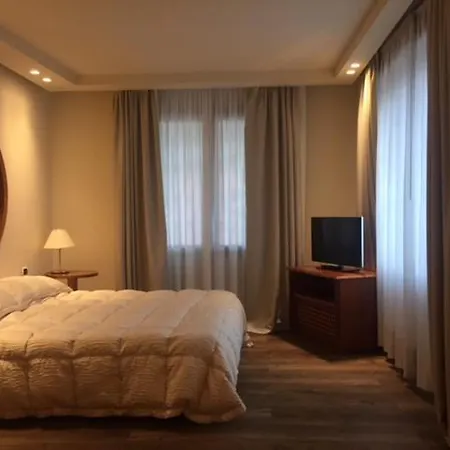 Du Cheval Blanc Hotel 4*