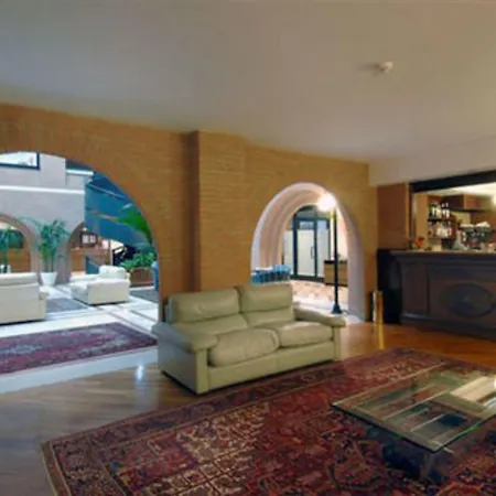 Du Cheval Blanc Hotel 4*