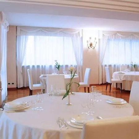 Hotel Du Cheval Blanc 4*