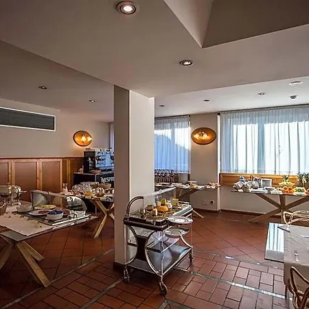 Hotel Du Cheval Blanc 4*