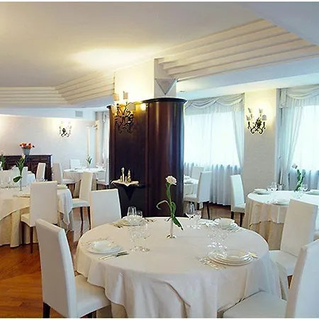 Ξενοδοχείο Du Cheval Blanc 4*