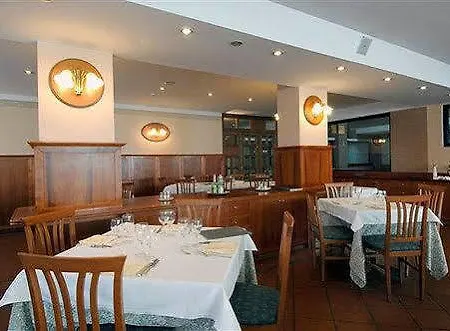 Du Cheval Blanc Ξενοδοχείο 4*