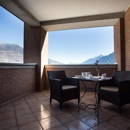 Du Cheval Blanc Hotel 4*