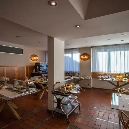 Hotel Du Cheval Blanc 4*