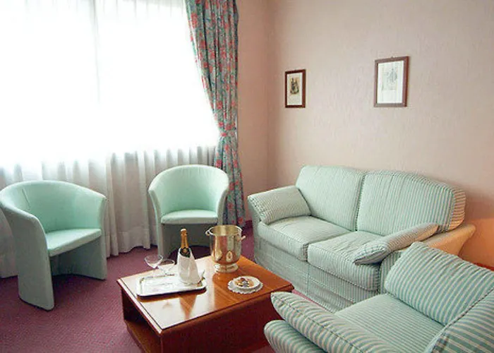 Du Cheval Blanc Hotel 4*