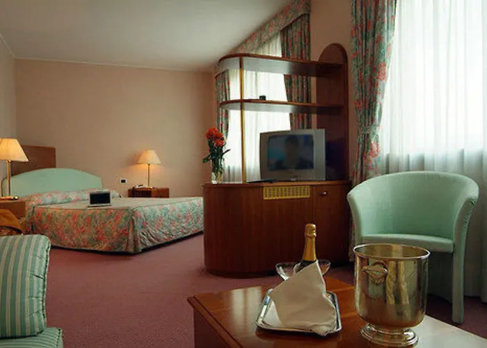 Du Cheval Blanc Hotel 4*