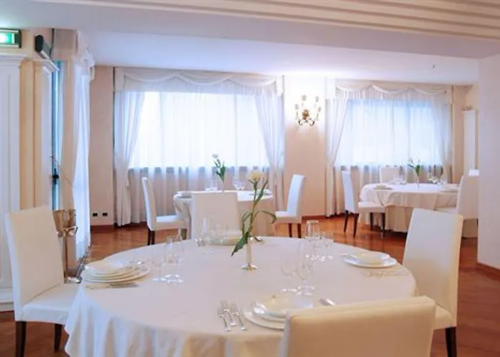 Hotel Du Cheval Blanc 4*